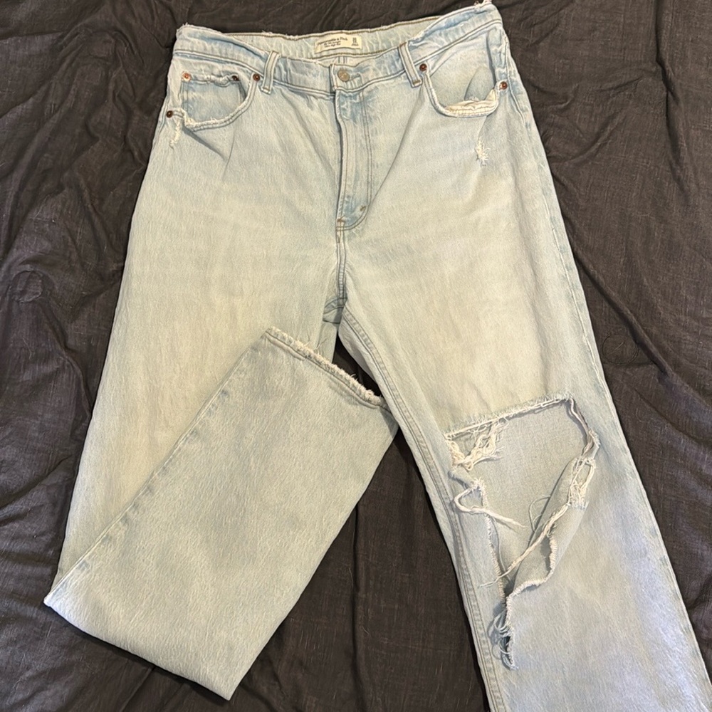 Abercrombie & Fitch— The 90s Straight Ultra High Rise
